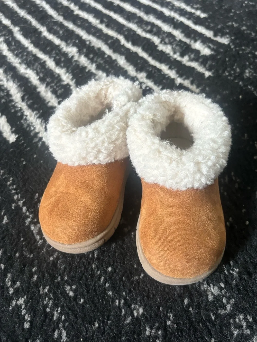 Carter's Kids Suede Sherpa Cuff Boots - size 4
